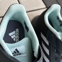 値下げ　adidas 18センチ　スニーカー の画像