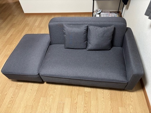 ソファーとテレビのセット