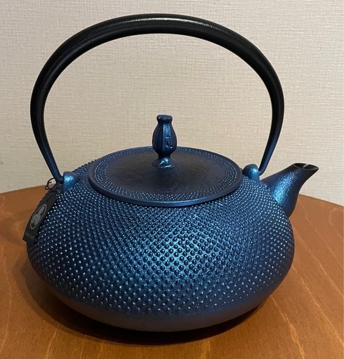 南部鉄器 宝生堂 IH対応鉄瓶(鉄蓋) 平丸アラレ 1.2L 瑠璃  700095