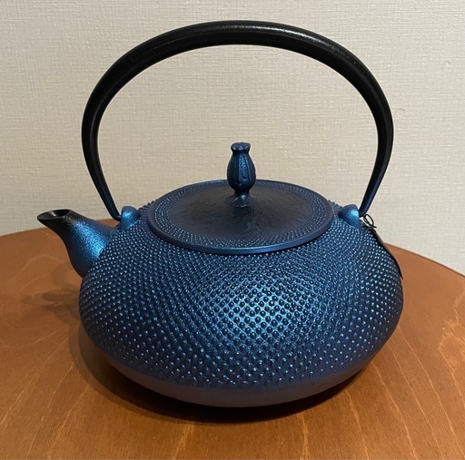 南部鉄器 宝生堂 IH対応鉄瓶(鉄蓋) 平丸アラレ 1.2L 瑠璃 700095