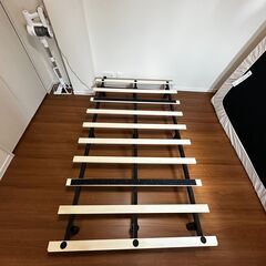 【0円／使用1年未満】セミダブルベッドの画像