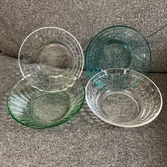 ガラスボウル4個　さしあげます