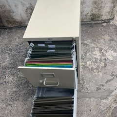 宅配ボックスにも‼️鍵付き🔑スチール書類保管棚収納棚引き出し2段棚🍉プロフ必読の画像