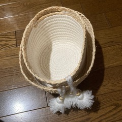 かご二つの画像