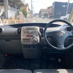 お話中💐4/23(水)〜GWお買い得セール開催中💐　かっこいい！！タントカスタム入庫しました🙋‍♀️✨見た目はもちろん！オートスライドドアやスマートキーなど便利な装備も多数📣室内も広々としているので乗り心地も抜群です😊の画像