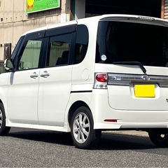 お話中💐4/23(水)〜GWお買い得セール開催中💐　かっこいい！！タントカスタム入庫しました🙋‍♀️✨見た目はもちろん！オートスライドドアやスマートキーなど便利な装備も多数📣室内も広々としているので乗り心地も抜群です😊の画像