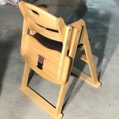 ベビーチェア1脚（机付き）の画像
