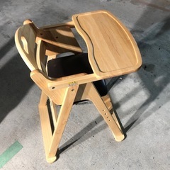 ベビーチェア1脚（机付き）の画像