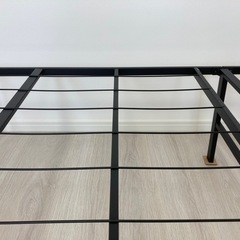 Amazonベーシック 折り畳みベッドフレームの画像