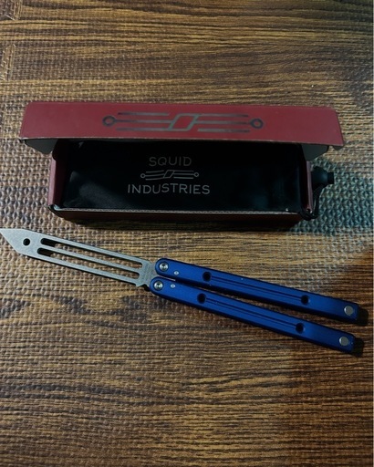 SQUID INDUSTRIES V.3.5バタフライナイフ 青