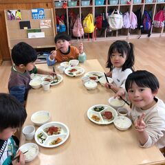 こども園での保育・教育業務｜賞与計4.5ヶ月/研修充実/家賃補助/風通しの良さ◎　残業なし☆有休消化率高め♪プライベートの時間を確保しやすい◎ 駅チカ◎東急田園都市線・江田駅徒歩5分☆産休育休＆看護休暇・介護休業の取得実績あり！の画像