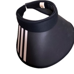 adidas サンバイザー ブラック　帽子　レジャーの画像