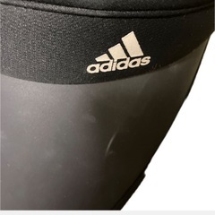 adidas サンバイザー ブラック　帽子　レジャーの画像