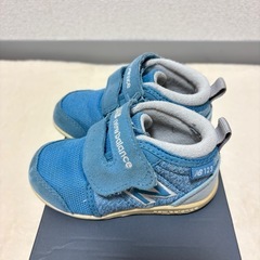 子供　キッズ　ベビー　13cm ニューバランス　靴　スニーカー　水色の画像