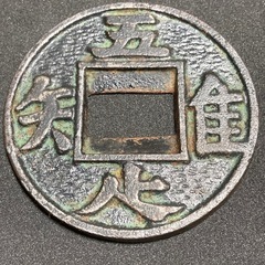 昔の古銭の様な京都龍安寺つくばいを型取った文鎮ｰ栓抜き