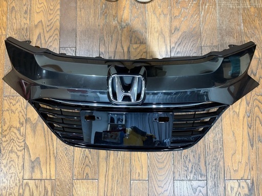 HONDA　ヴェゼル　RU3/RU4　前期　グリル 71121-T7B-00