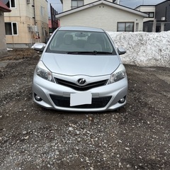 【トヨタ　ヴィッツ】平成25年車　５人乗り　走行距離66,600キロの低走行　の画像