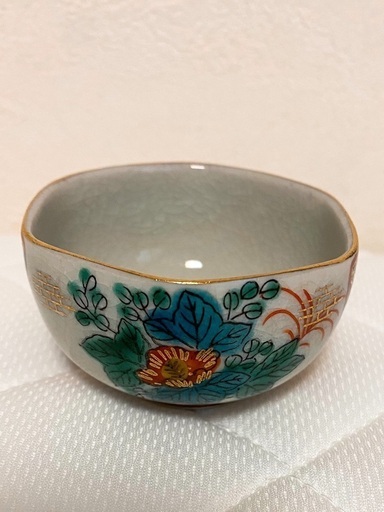 美品 未使用 九谷焼 九谷庄三 お猪口 (Mizuho) 大井町の食器《酒 美品 未使用 九谷焼 九谷庄三 お猪口 (Mizuho) 大井町の食器《酒