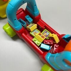 お子さまの英語学習や運動遊びにぴったりのインタラクティブおもちゃ、**VTech「Sit-to-Stand Ultimate Alphabet Train」**をお譲りします。の画像