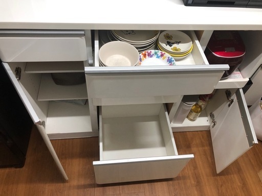 キッチンボード/食器棚 (s. young) 日野の収納家具《食器棚