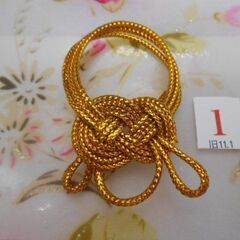新品未使用590円　沖縄三線専用　各色糸掛け　単品価格です、時にはイメチェンを !の画像