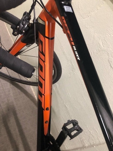 GIANT DEFY ALUXX ロードバイク (リス) 今里のロードバイクの