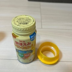ほほえみらくらくミルク200mlとアタッチメント