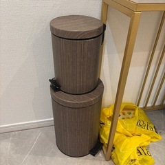 ゴミ箱　大小二つ
