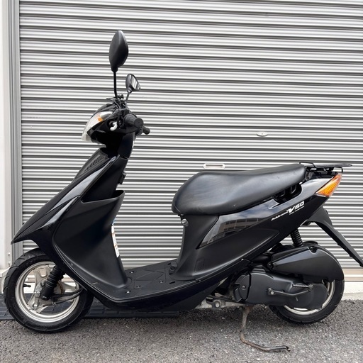 4031.定番人気アドレスv50 バッテリー、ミラー新品USBポート付属