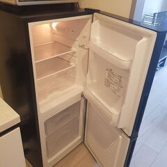 106L 直冷式2ドア冷蔵庫 Nグラシア BKの画像