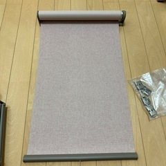 薄いピンク ロールスクリーン 取り付け金具付き　２点