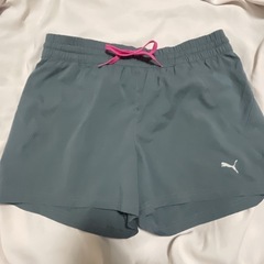PUMAのショートパンツ(ゴム伸び切ってます)です☺️