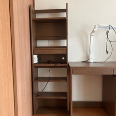 ほぼ未使用の机の画像