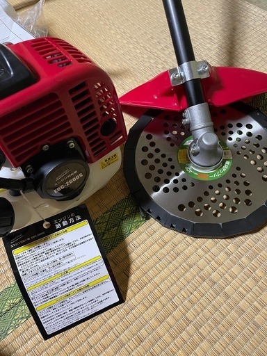 新品　エンジン刈払機　草刈り機
