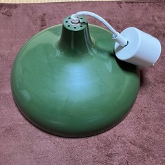 ニトリ　ランプシェード　落ち着いた良いグリーンで可愛いフォルムです
