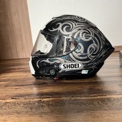 バイク、ヘルメットの画像