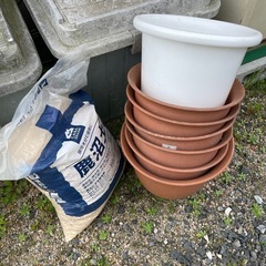 鹿沼土と鉢のセット