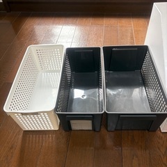 シンク下や洗面所の整理に！　収納ケース、ブックエンドの画像