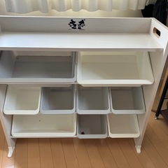 おもちゃ　棚