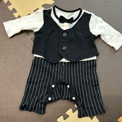タキシード風ロンパース