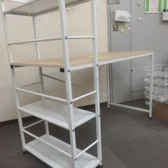 デスク１台あります。