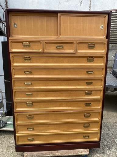 桐タンス和タンス