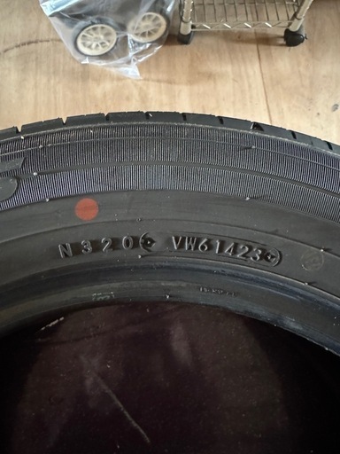 車のパーツ タイヤ、ホイール