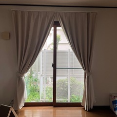 カーテンとレースカーテン3セットの画像
