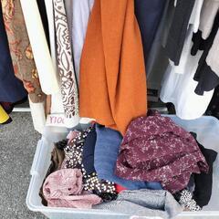 婦人服、紳士服、子供服の画像