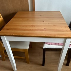 テーブルと椅子セット