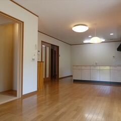 約385坪の敷地に未入居のアイフルホーム製の建物、鉄骨のガレージ兼倉庫付 田舎暮らしに最適な物件ですよ！ - 丹波市