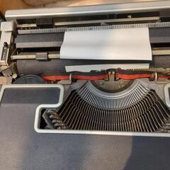 オリベッティ　タイプライター　レトロの画像