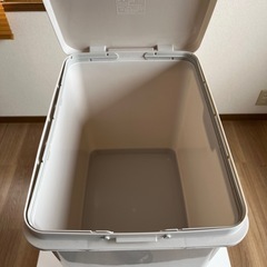 ダストボックス　ゴミ入れ　の画像