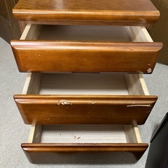 3段引き出し収納家具の画像